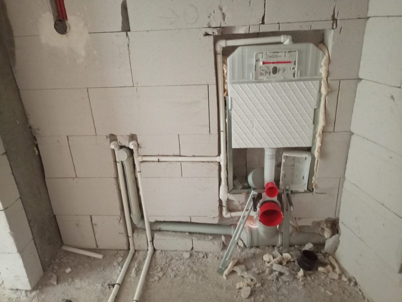 Gömme rezervuar montajı ve ıslak hacim tesisat bağlantılarının kaba imalatı