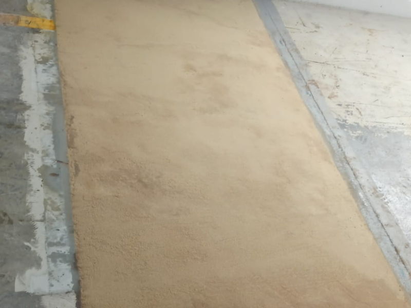 Kapı geçişinde zemin tamiratı — şap dökümü ve mevcut kotla hizalama